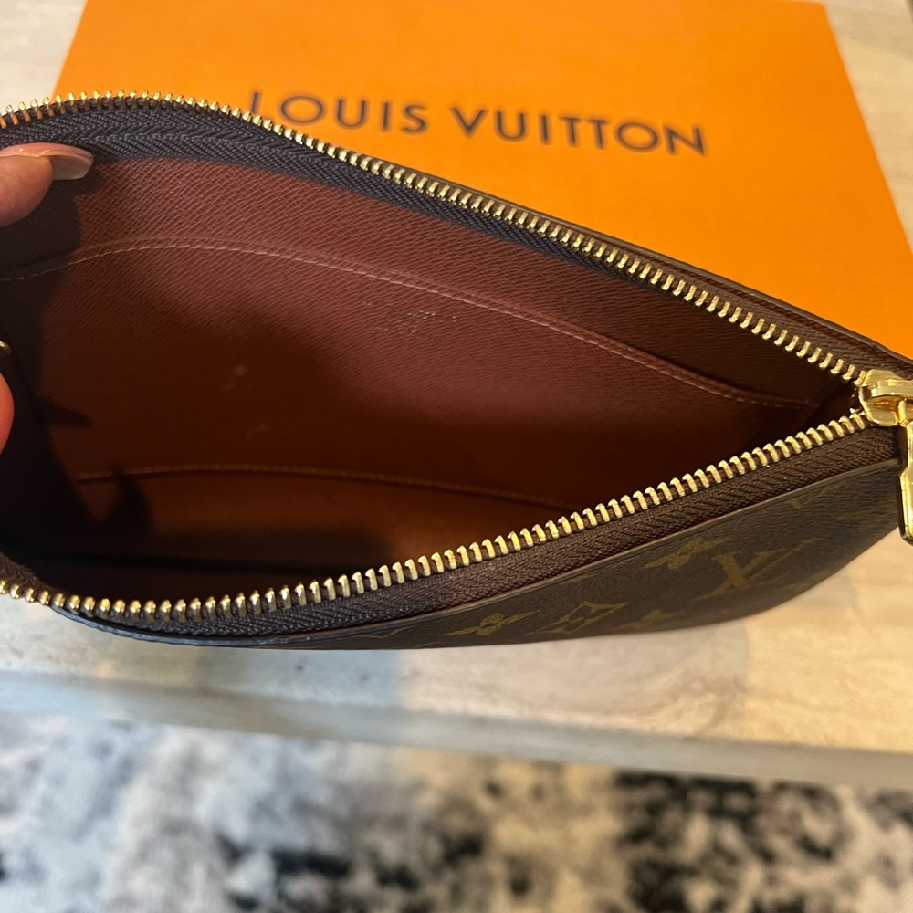 Louis Vuitton Monogram Canvas Key & Card Holder Brown with Gold Hardware - Picture 4 of 9